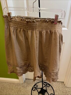 NWOT XL Cupshe Taupe Crochet Trim Paperbag Waist Shorts